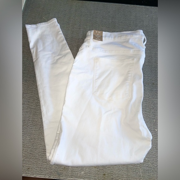 Curvy. plus size pure white madewelljeans - Picture 2 of 10